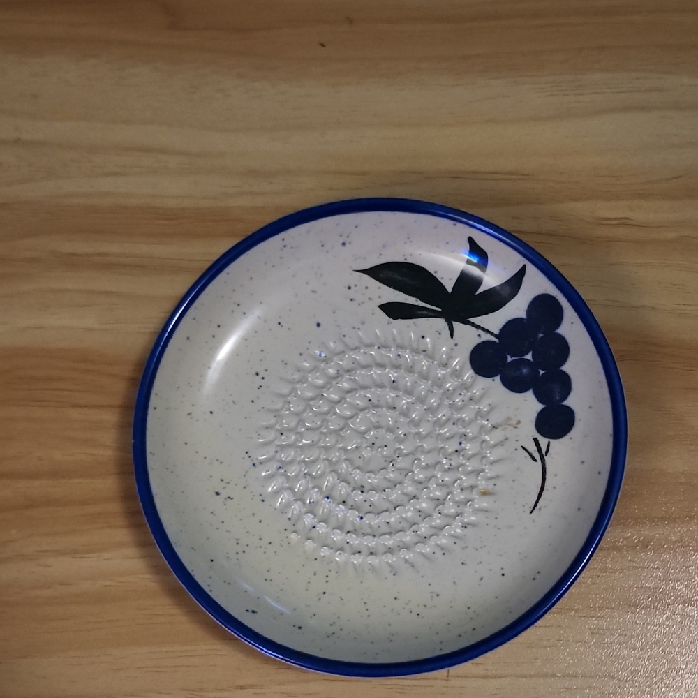 Claytan Cream Tableware Garlic Grater